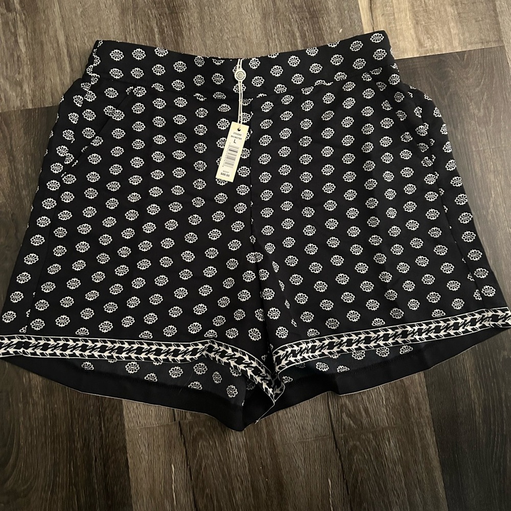 Max studio NWT  large women’s shorts